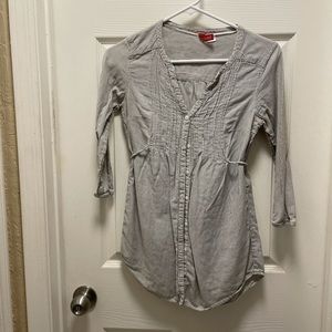 H&M DIVIDED shirt. Size 6